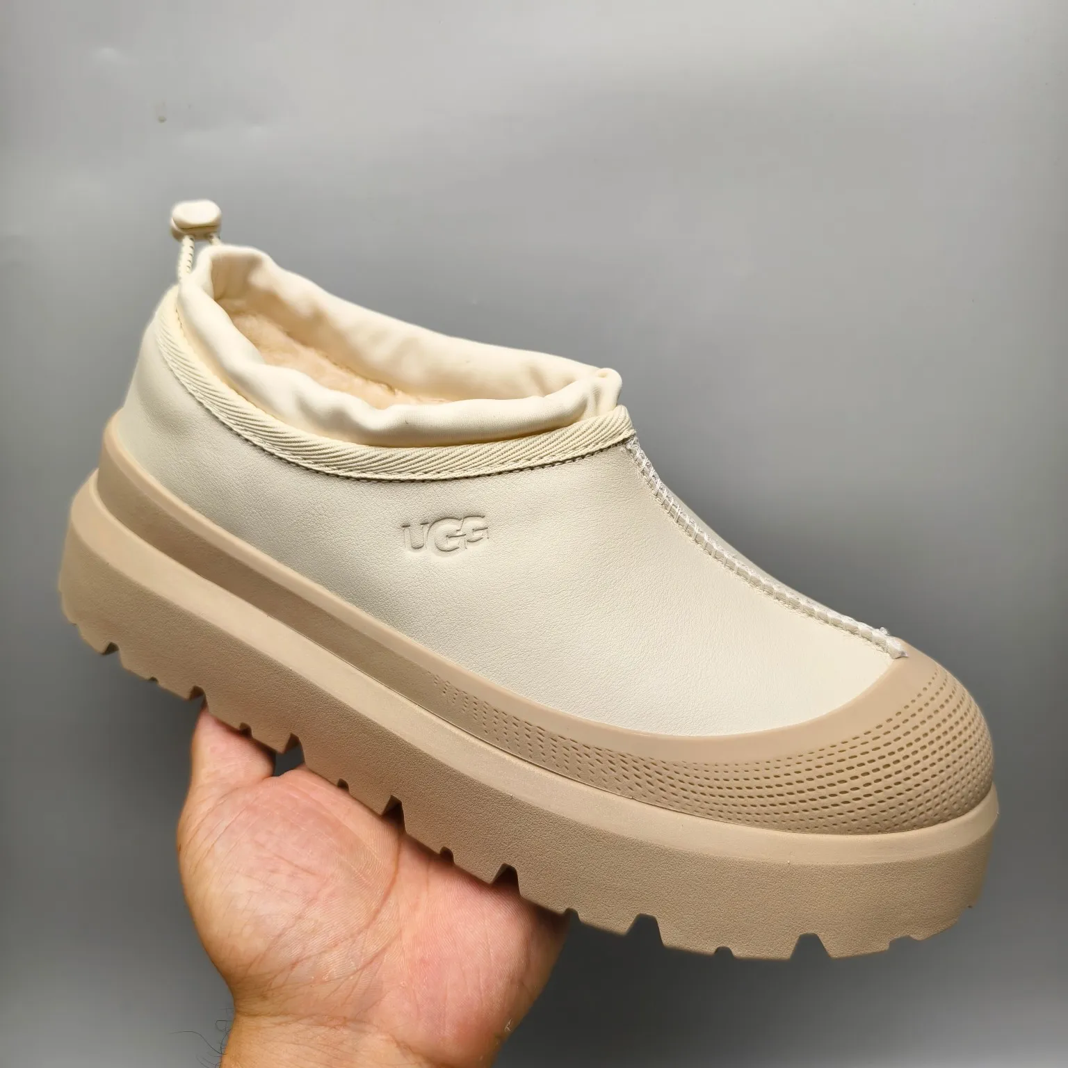 💰560 UGG sheepskin all-in-one snow boots 8351 Slip-on leather casual boots for men and women Color: White Black Number: 35-46
